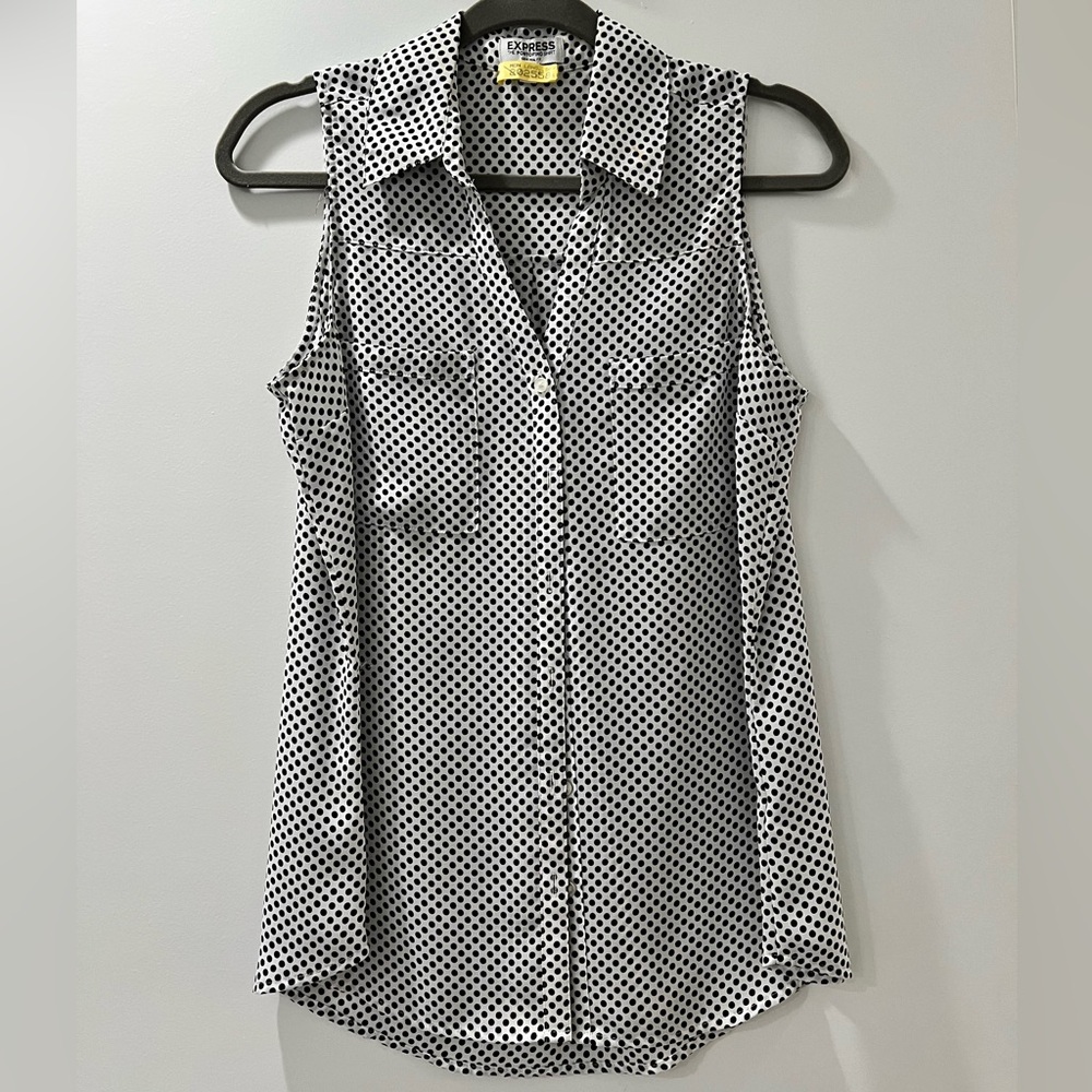 Ships 4 Free! Express Portofino blouse. Sz S. EUC. White w/ black polka dots